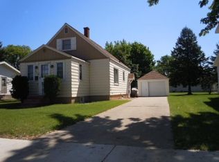 1042 S Washington St, Shawano, WI 54166