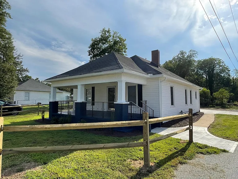 313 N Maple St — Photo 13