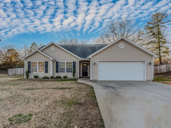 100 Stevens Ct, Williamston, SC 29697