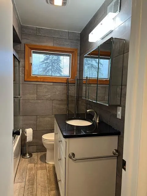 3 bed, 1055 sqft, $2,200 — Photo 4