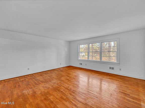 5th image of 146 Wintergreen Road