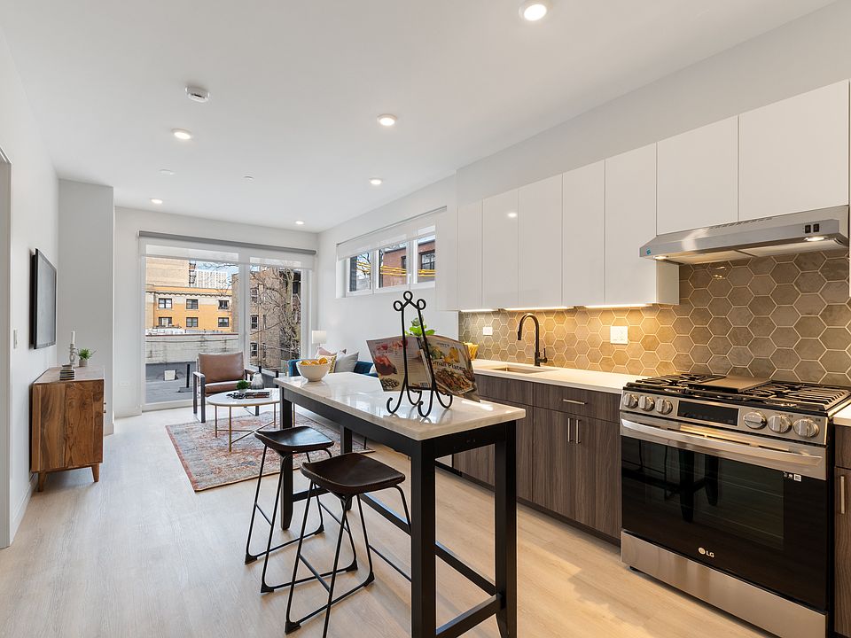 1st image of 948 W Sunnyside Ave #312