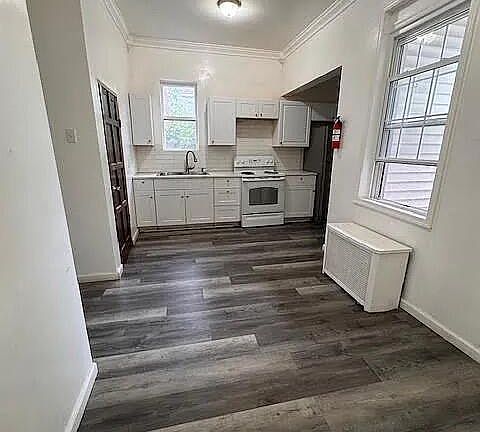 5th image of 101 E Green St