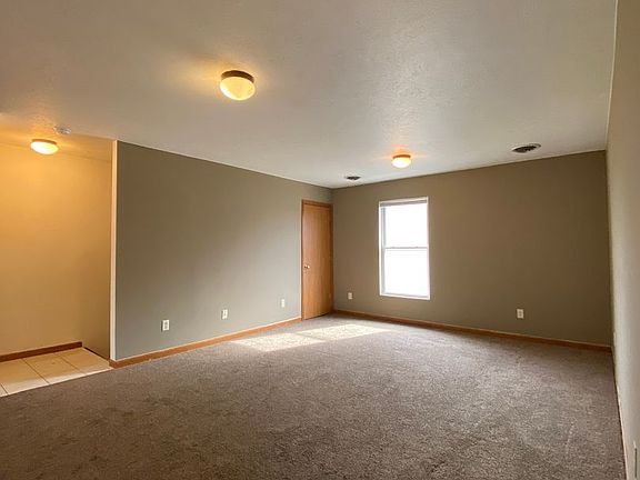 4th image of 261 Woodridge Ct APT D