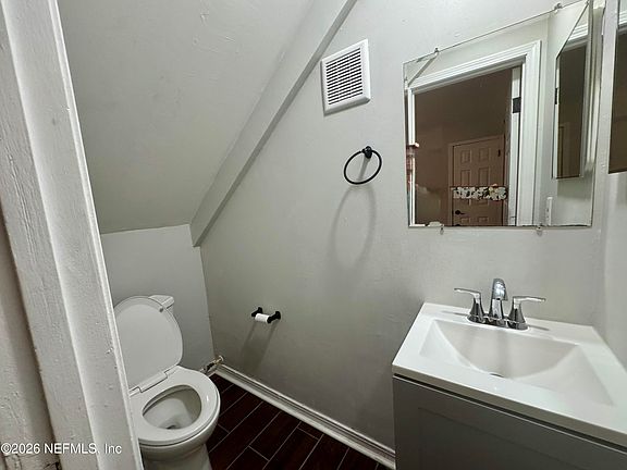4th image of 707 Rainer Rd #9