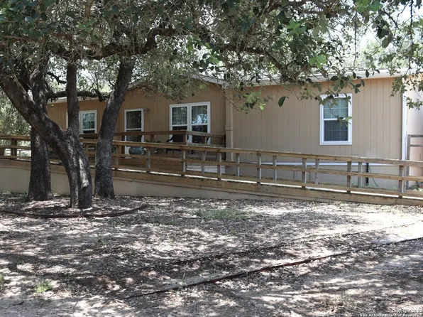 104 COUNTY ROAD 789, Natalia, TX 78059