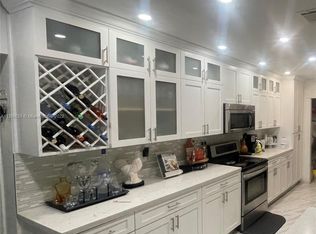 4051 NW 8th Ter, Oakland Park, FL 33309