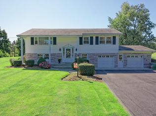 5 James Dr, Waterford, NY 12188