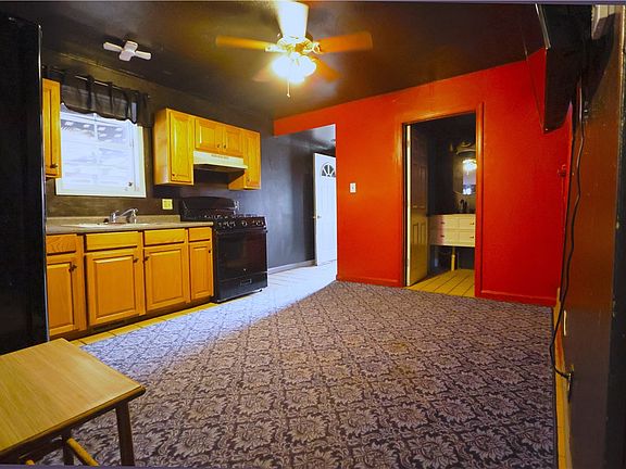 5th image of 453 Spring St