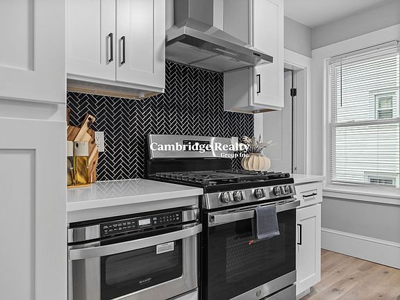 4th image of 7 Dickson St #2T