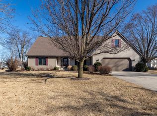 W136N6776 Claas Rd, Menomonee Falls, WI 53051