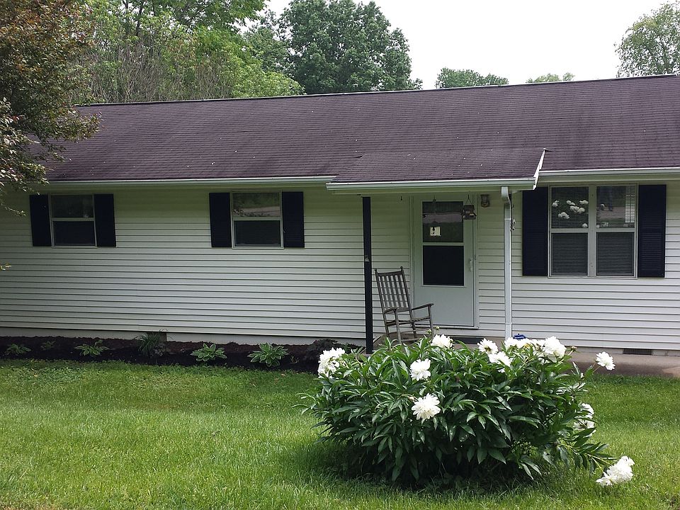 1st image of 15 Foxboro Dr