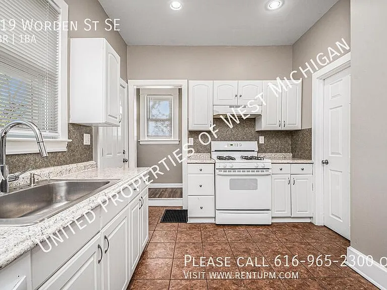 919 Worden St SE — Photo 12