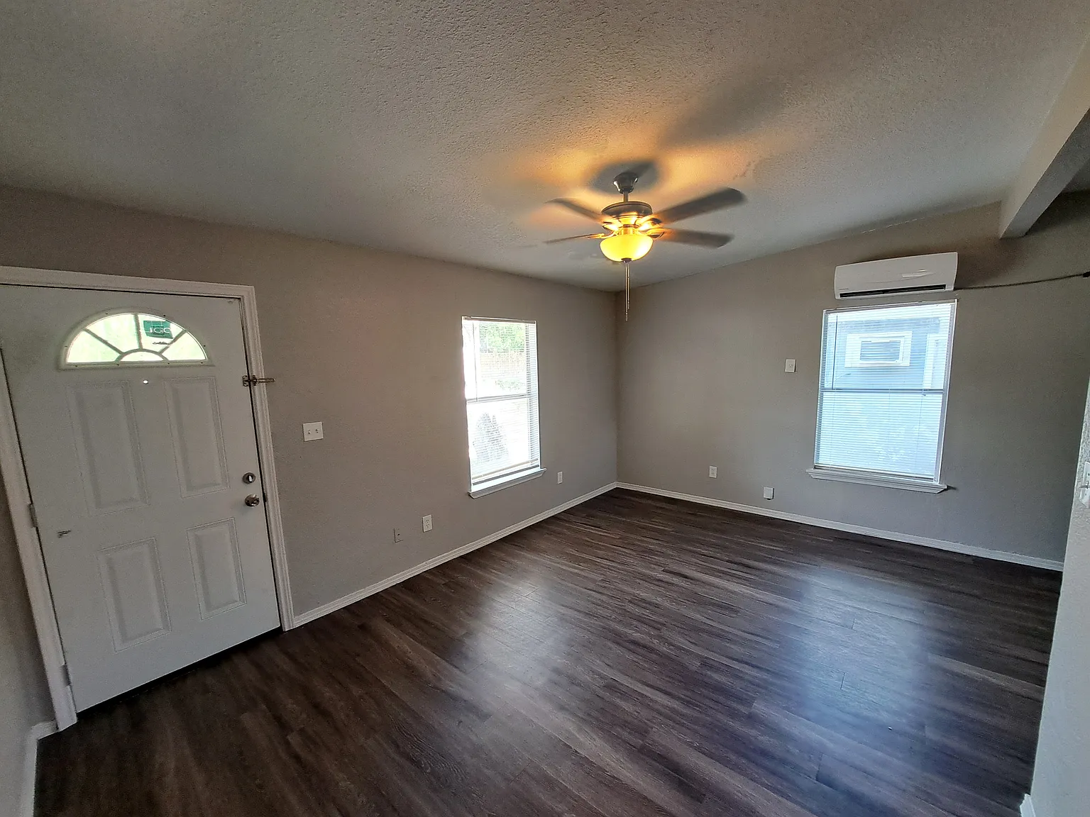 3 bed, 828 sqft, $1,450 — Photo 3