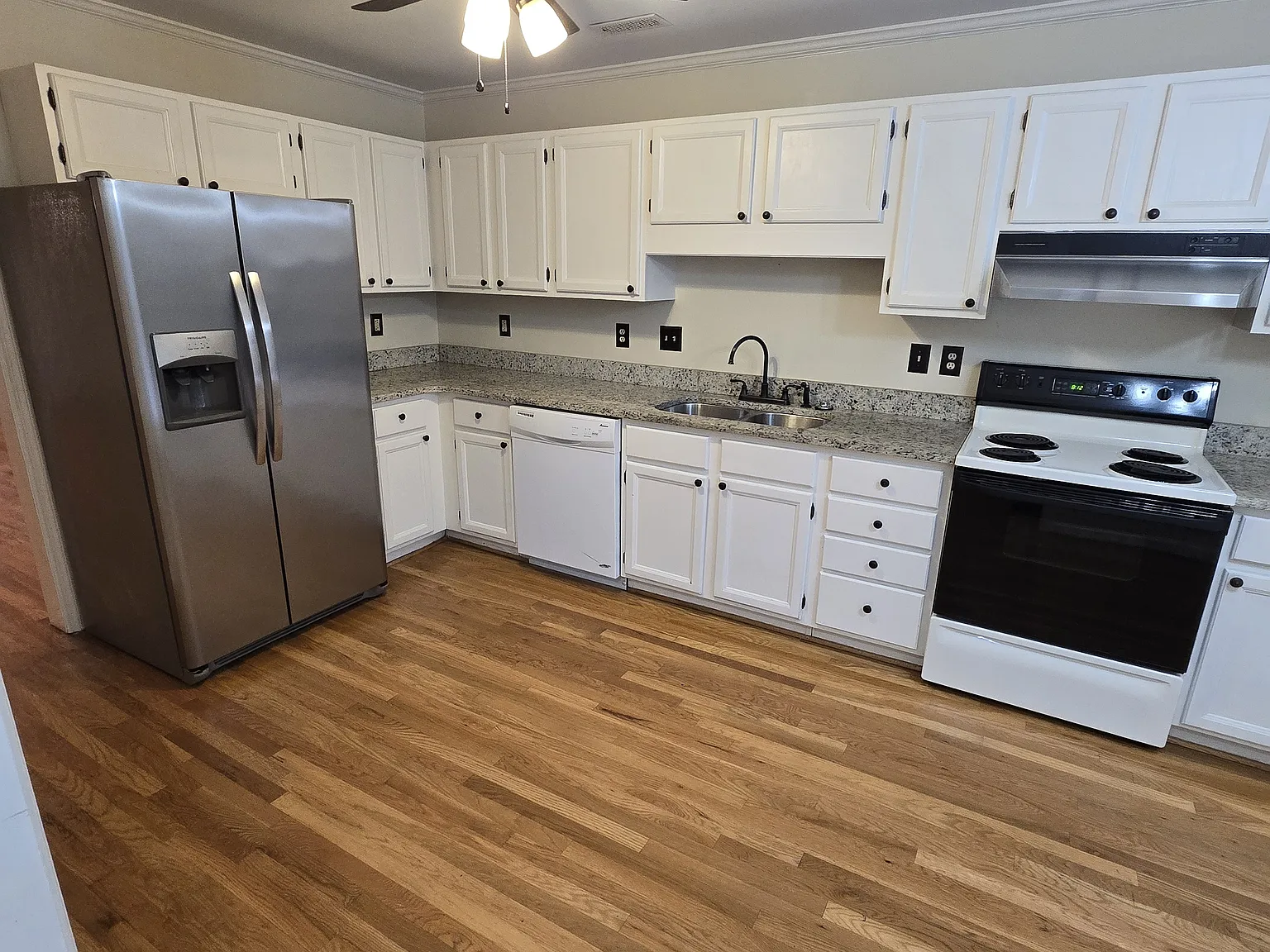 2 bed, 2.5 bath, 1206 sqft, $1,300 — Photo 3