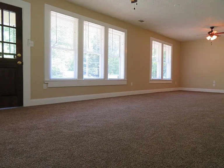 1021 Whitehaven Ln — Photo 6