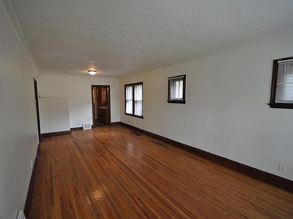 3rd image of 3212 Irving Ave N