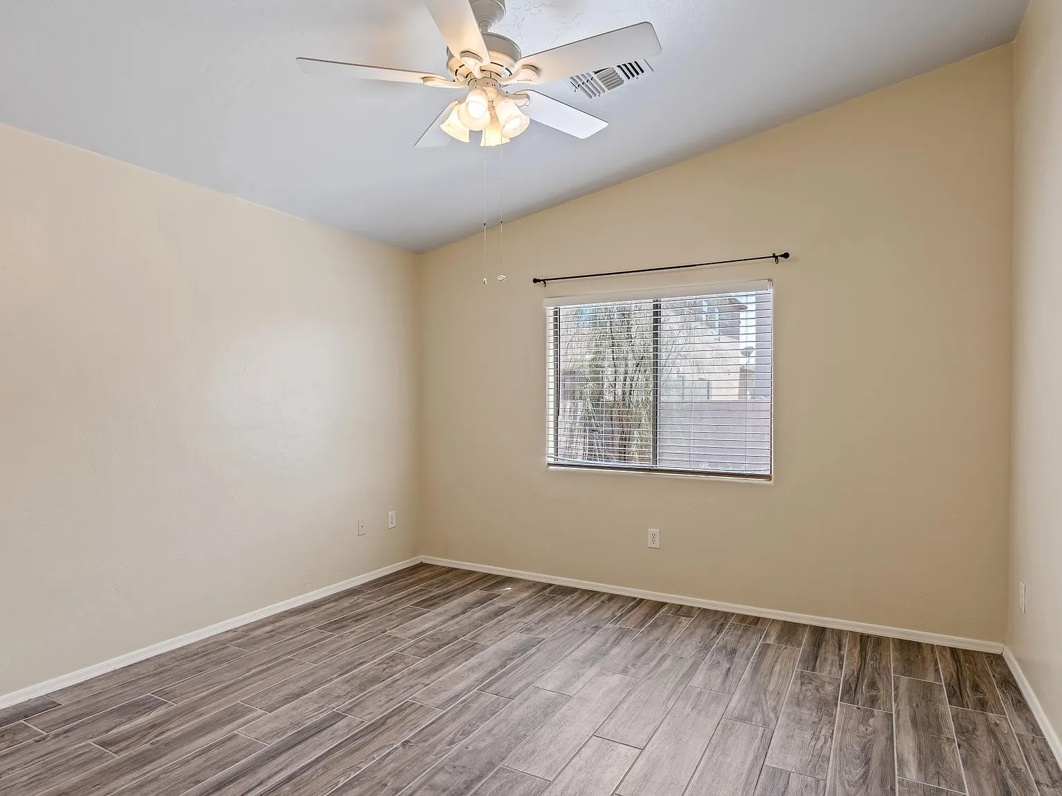 3 bed, 1131 sqft, $1,725 — Photo 3