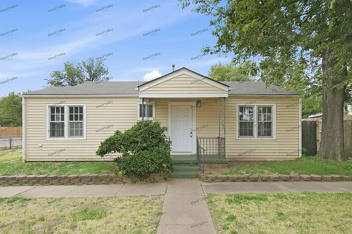 3 bed, 2.0 bath, 1692 sqft, $1,520 — Photo 1