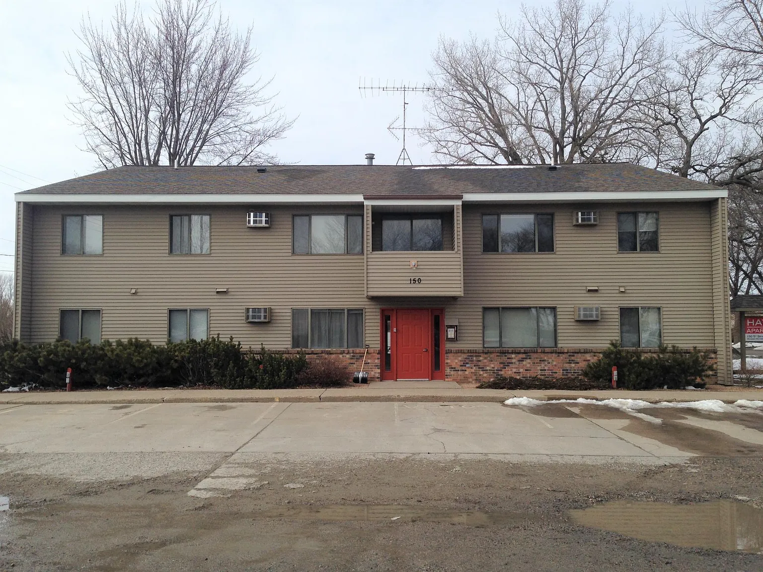 1bd/1ba available in Winsted! Great Location! Handicap Accessible! — Photo 2