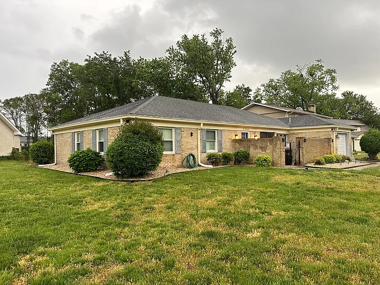 1000 Antioch Cir — Photo 1
