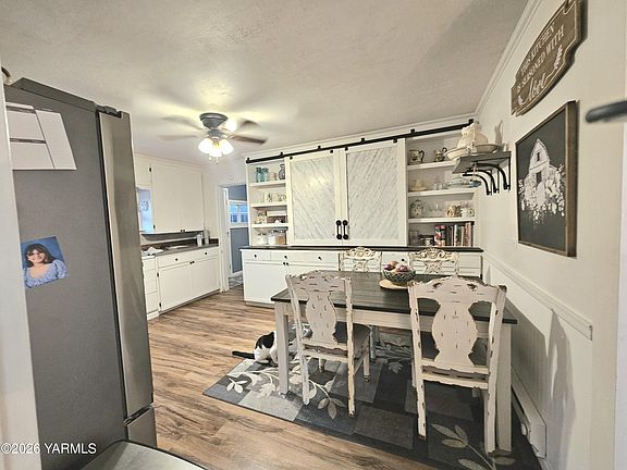 3rd image of 2901 Mapleway Rd