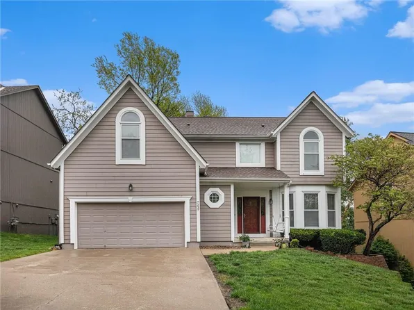 7237 Cottonwood St, Shawnee, KS 66216