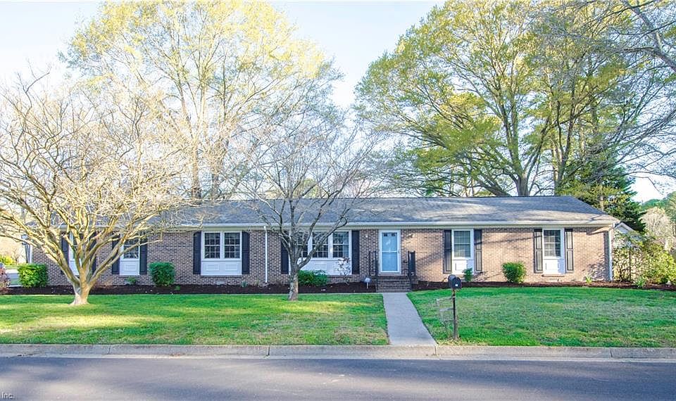 1st image of 55 Carriage Hill Dr