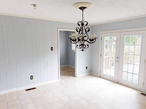 3rd image of 800 Pennell Ln