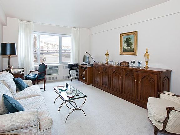 3rd image of 25 Sutton Pl S APT 10D