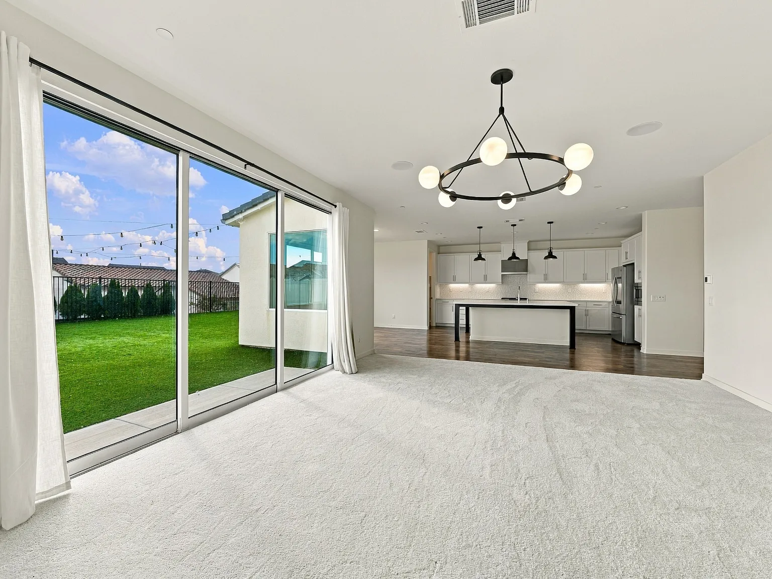 5 bed, 3032 sqft, $5,795 — Photo 4