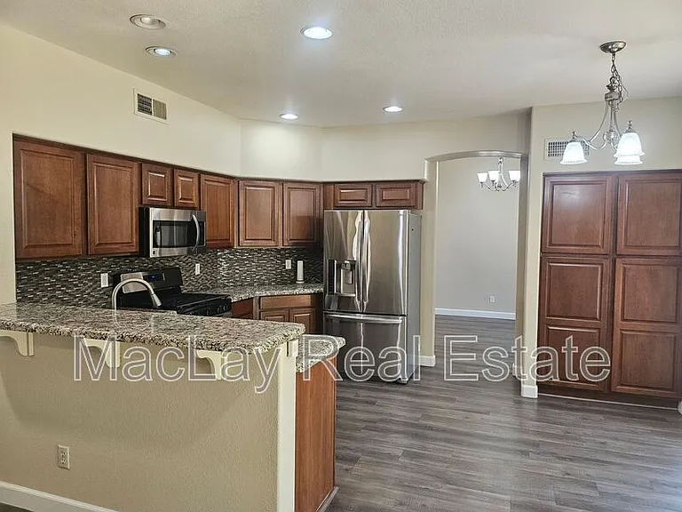 2711 W Megan St — Photo 8