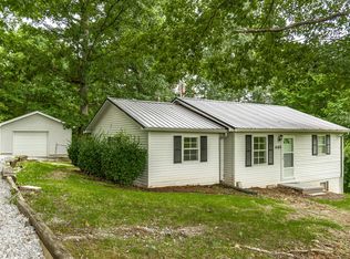 449 Calvert Ridge Rd, Westmoreland, TN 37186