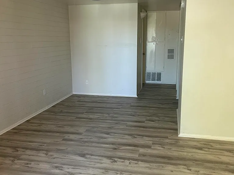 320 E Willetta St #7 — Photo 6