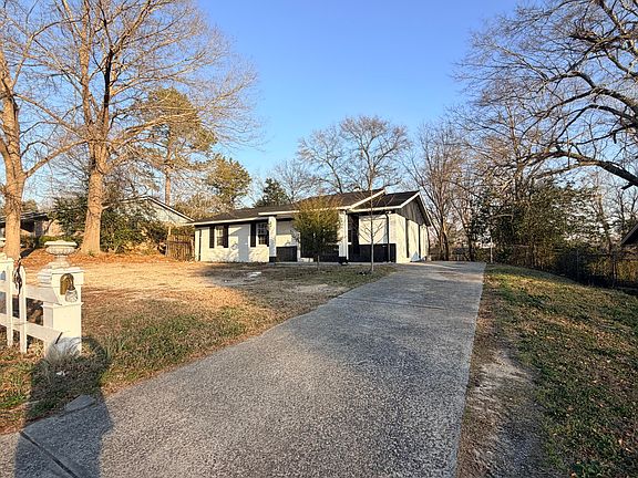 3rd image of 3628 Larkspur Drive