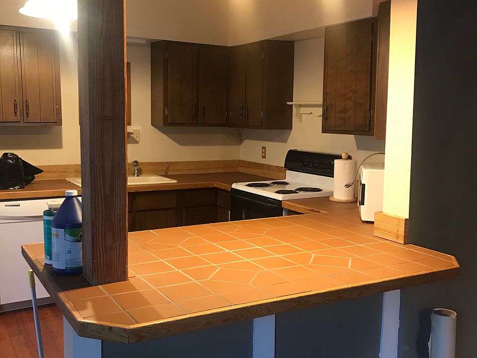 1st image of 212 E 21st St