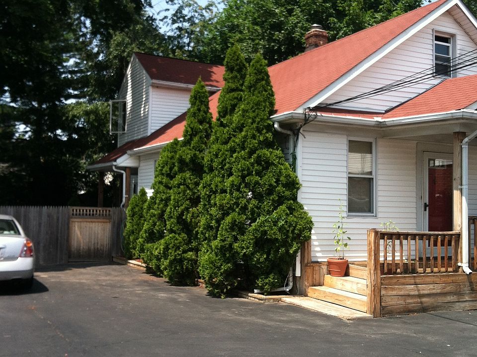 1st image of 194 Uniondale Ave