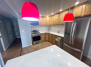 25-08 Newtown Ave #4, Astoria, NY 11102