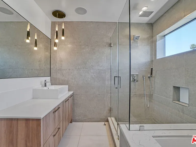 1447 N Martel Ave #4 — Photo 6