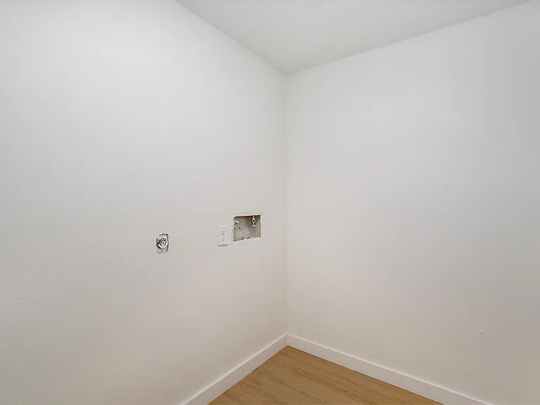2025 E Battlefield Rd — Photo 7