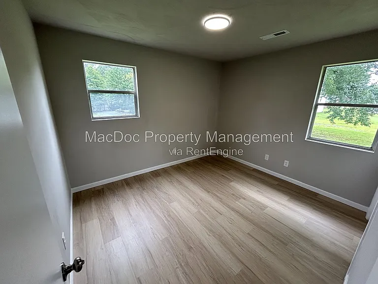 321 Union Ave — Photo 14