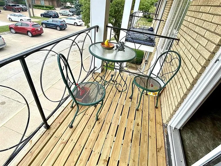 2nd floor balcony