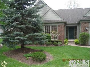 4576 Roundtree Dr, Brighton, MI 48116