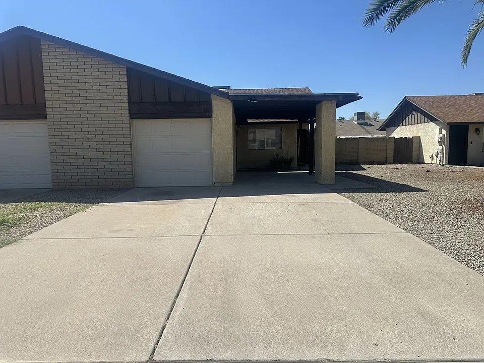 1349 E Palmdale Dr