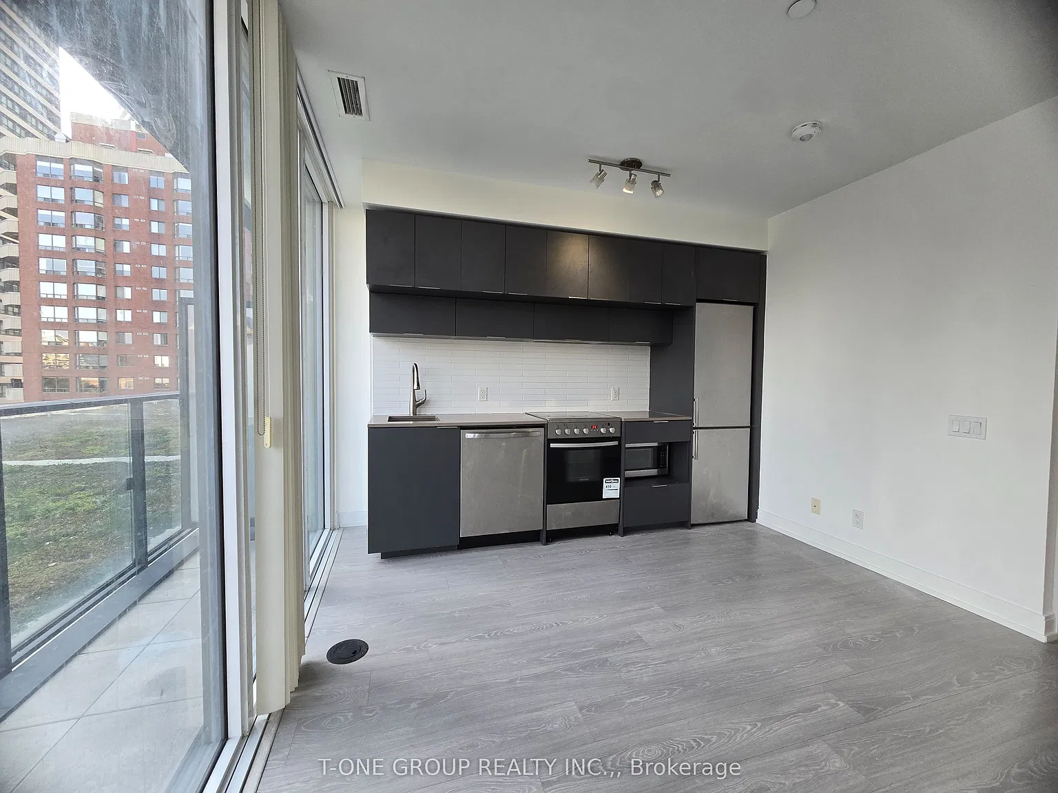 2 bed, $2,500 — Photo 4
