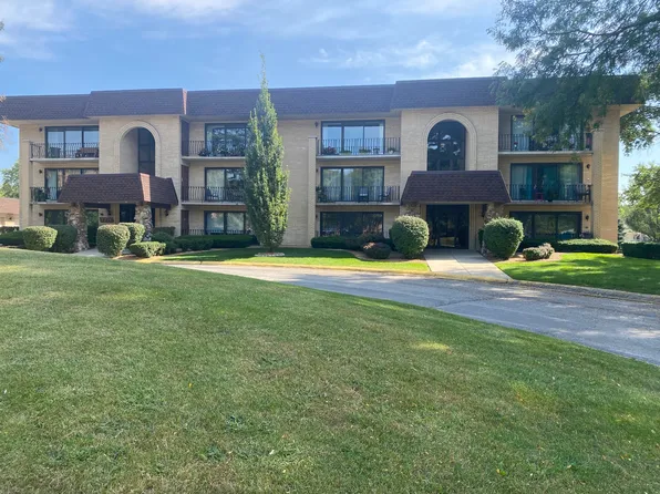 7715 Sussex Creek Dr APT 1D, Darien, IL 60561