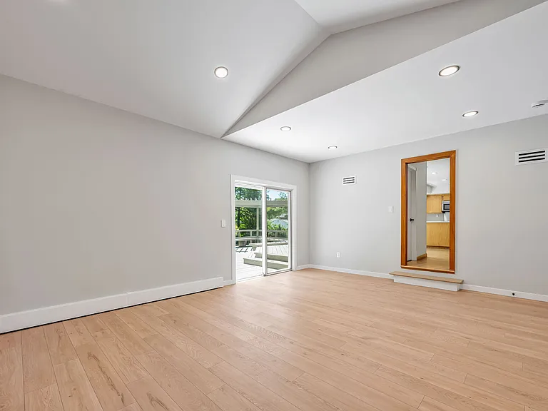 439 Summit St — Photo 15