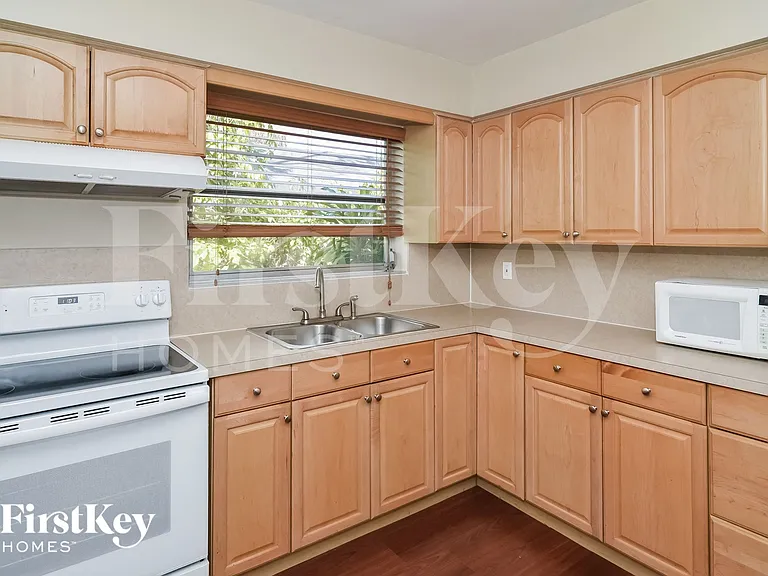 3141 SW 17th St — Photo 7