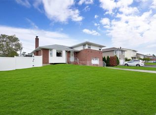 4 Avon Rd, Farmingdale, NY 11735