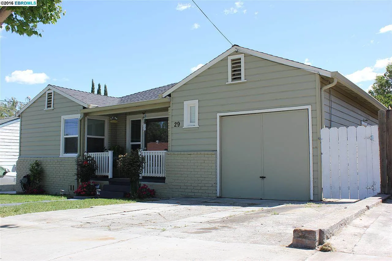 29 Lorraine Ave photo 1
